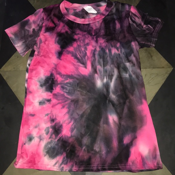 Tie-die shirts and biker shorts multi-color😍 - Picture 3 of 8
